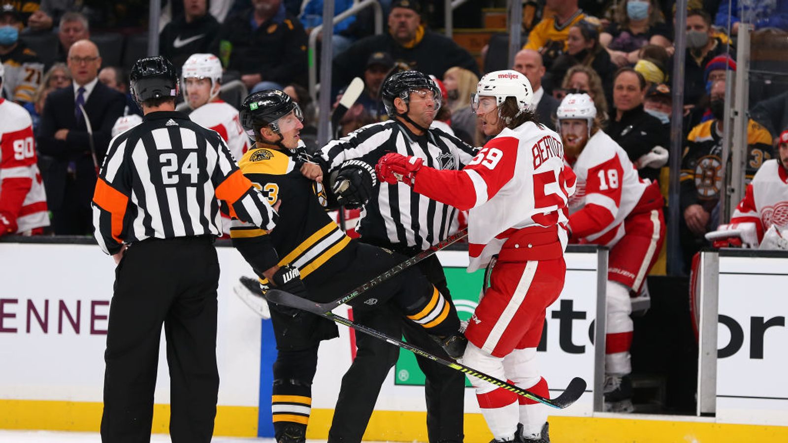 Bruins extend David Pastrnak, acquire forward Tyler Bertuzzi from Detroit